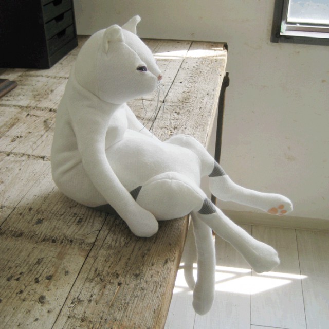 forest sy dukke.】猫ぬいぐるみホワイト wizmile | ウィズマイル | 彩